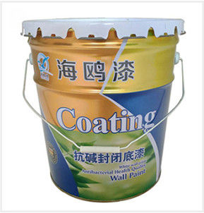 Un seau résistant aux produits chimiques de 5 gallons avec un couvercle encastré