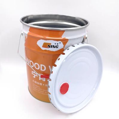 Un seau en acier à tête ouverte de 5 gallons avec un couvercle à boutons.
