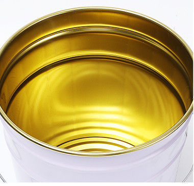 Un seau de peinture métallique en fer blanc de 5 gallons, revêtu d'or