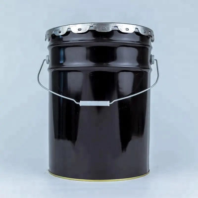 Un seau de peinture en métal noir et un couvercle de 5 gallons avec une doublure en plastique anti-rouille et un couvercle de bord de fleur