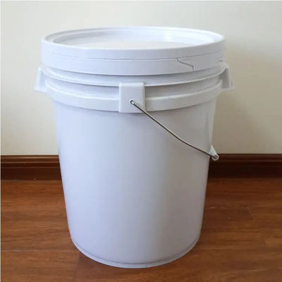 Un seau en plastique de 3 mm et 5 gallons avec un couvercle pour le stockage des céréales