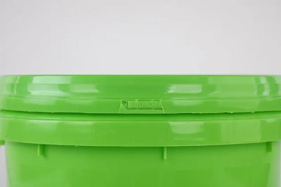 Contenants en bouteilles en plastique de 5 gallons avec couvercles à bande de larmes pour le stockage de liquides solides