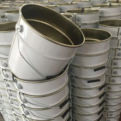 Des seaux métalliques de 5 gallons pour le stockage et le transport des grains de café
