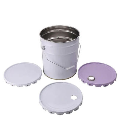 Des tambours en métal de 5 gallons avec des bords de fleurs, un couvercle et un bec.