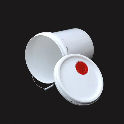 Un seau d'huile de lubrifiant en plastique de 5 gallons avec bec Rieke Flex approuvé par l'ONU