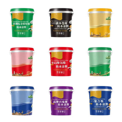 Un seau de peinture en plastique de 5 gallons avec un couvercle simple